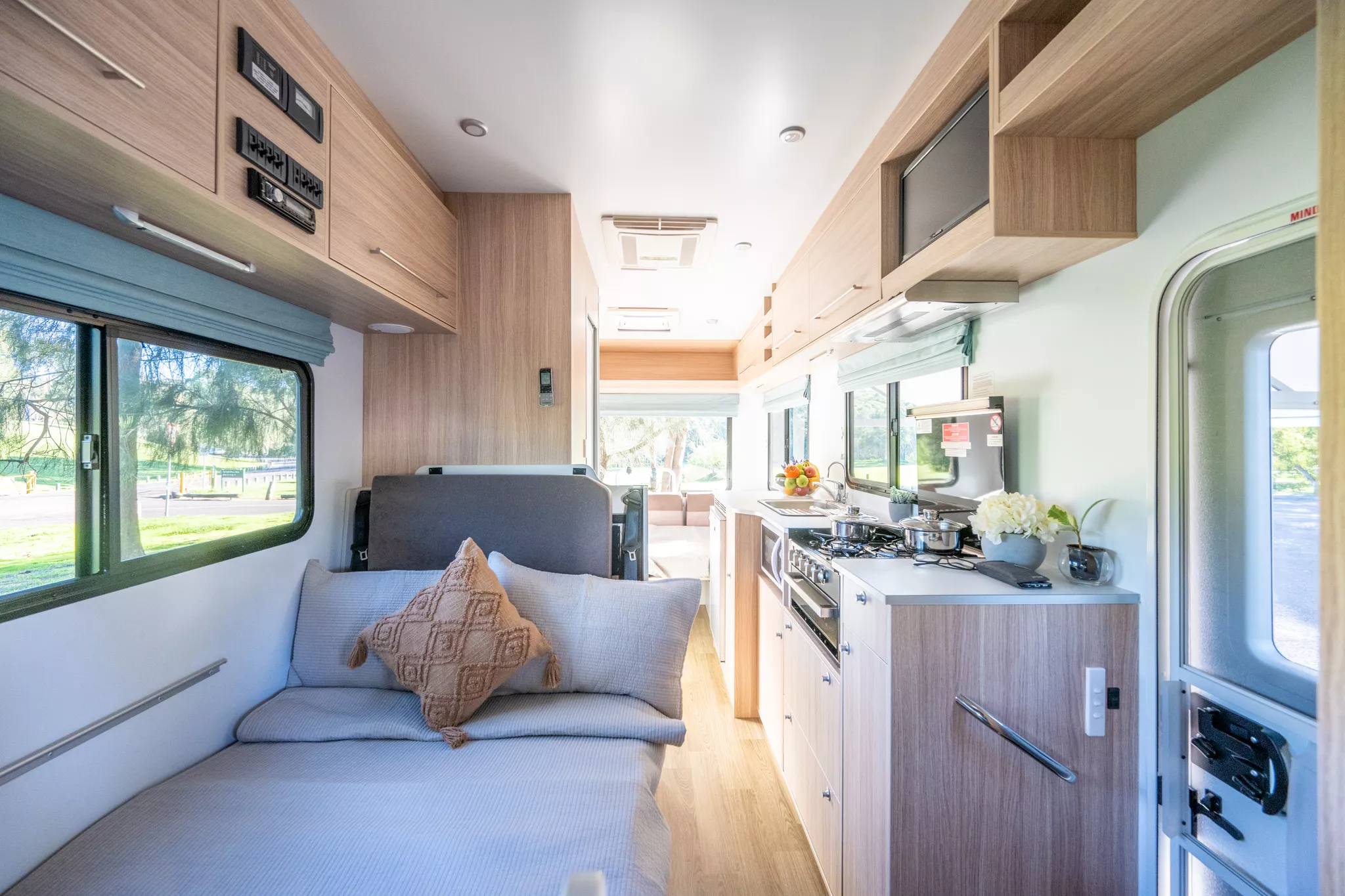 Luxury Motorhome Hire Melbourne, VIC Luna Rentals